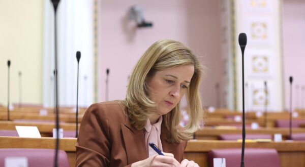 21.02.2024., Zagreb - Nakon slobodnih govora zastupnika Sabor 21. sjednicu nastavlja raspravom o izmjenama Zakona o zabrani nepostenih trgovackih praksi u lancu opskrbe hranom. Mirela Ahmetovic  Photo: Patrik Macek/PIXSELL