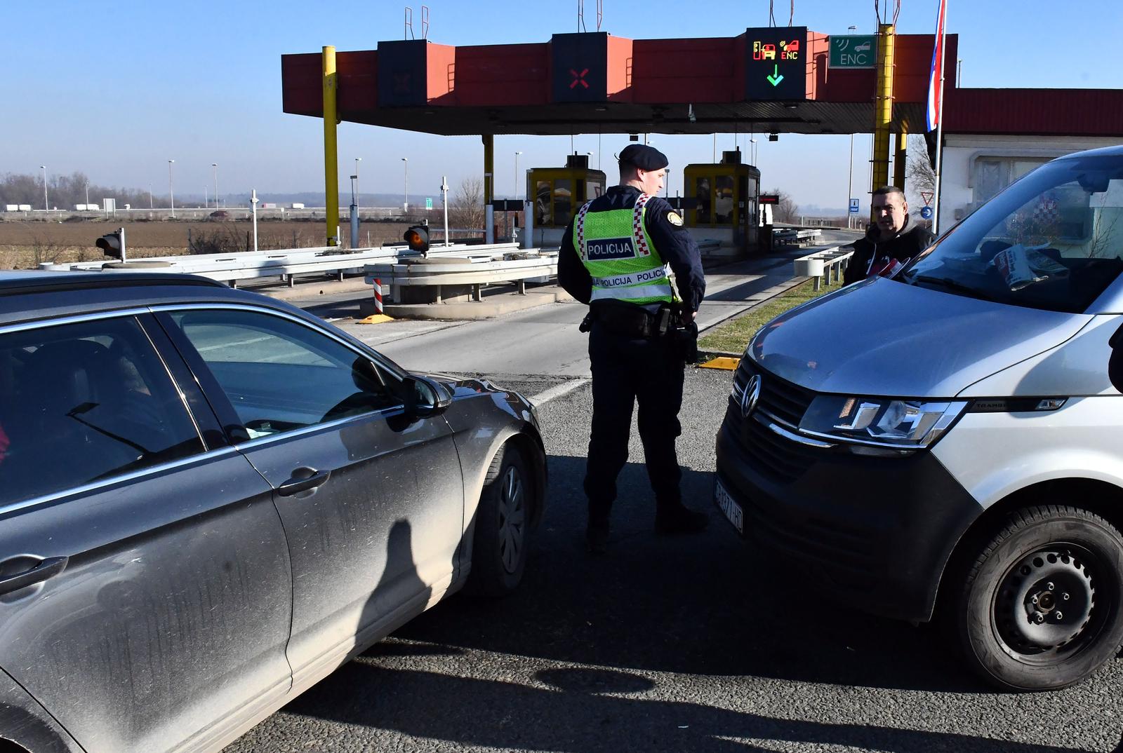 22.01.2024., Slavonski Brod - ​Zbog sve veceg priliva ilegalnih migranata policija na brojnim punktovima uz prometnice provodi pojacani nadzor. Photo: Ivica Galovic/PIXSELL