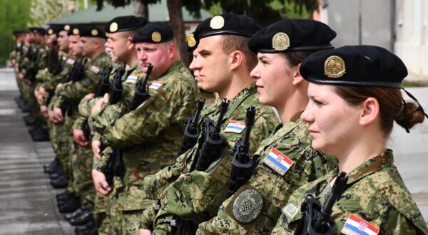 22.4.2022., Pozega - Predsjednik Republike i vrhovni zapovjednik Oruzanih snaga Republike Hrvatske Zoran Milanovic sudjelovao je na svecanoj prisezi 34. narastaja rocnika na dragovoljnom vojnom osposobljavanju.
  Photo: Ivica Galovic/PIXSELL