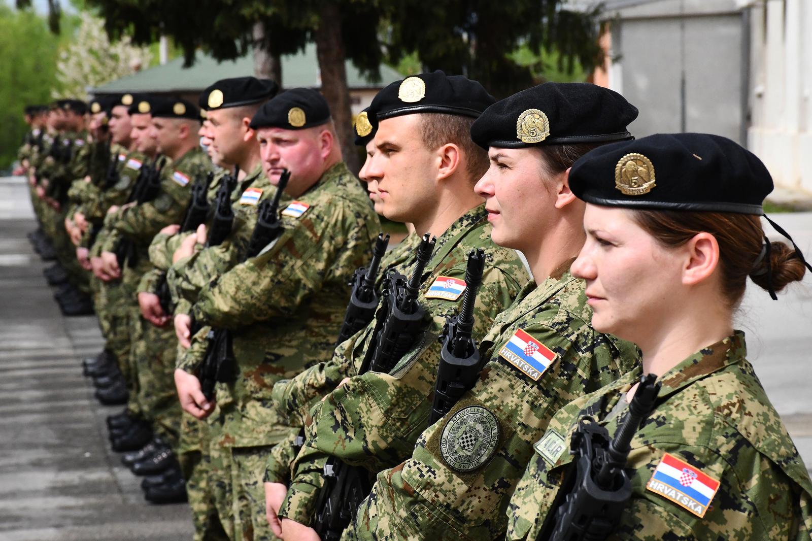 22.4.2022., Pozega - Predsjednik Republike i vrhovni zapovjednik Oruzanih snaga Republike Hrvatske Zoran Milanovic sudjelovao je na svecanoj prisezi 34. narastaja rocnika na dragovoljnom vojnom osposobljavanju.
  Photo: Ivica Galovic/PIXSELL