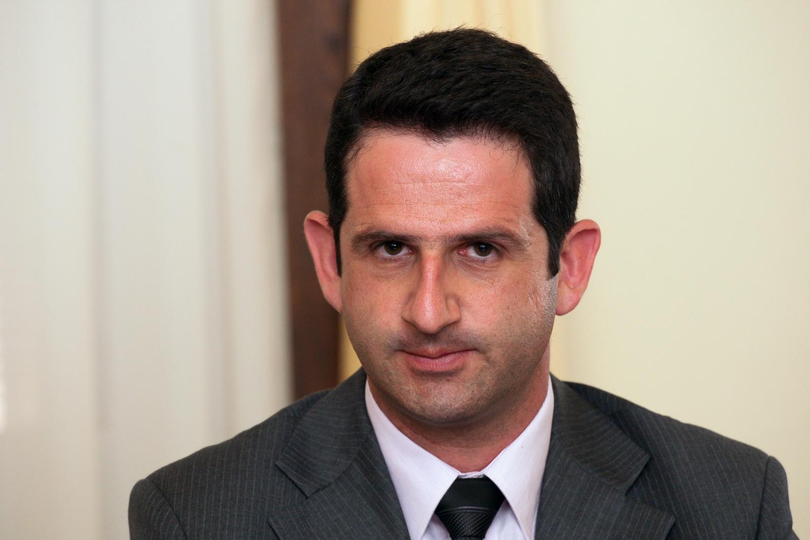 23.07.2013., Zadar - Ministrica graditeljstva i prostornog uredjenja Anka Mrak Taritas danas je u Zadru s ciljem upoznavanja stanja u zupanijskim i gradskim uredima koji se bave rjesavanjem zaprimljenih zahtjeva za legalizaciju izgradjenih zgrada. Ministrica se sastala sa zupanom Stipom Zrilicem te dogradonacelnikom Ivicom Valkicem.rPhoto: Zeljko Mrsic/PIXSELL
