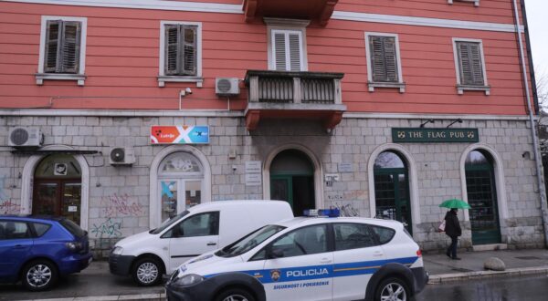 24.02.2024., Split - Nakon sto je 22-godisnjak nocas preminuo u splitskoj bolnici od posljedica ubadanja nozem, policija obavlja izvide u ulici Domovinskog rata. Photo: Ivo Cagalj/PIXSELL