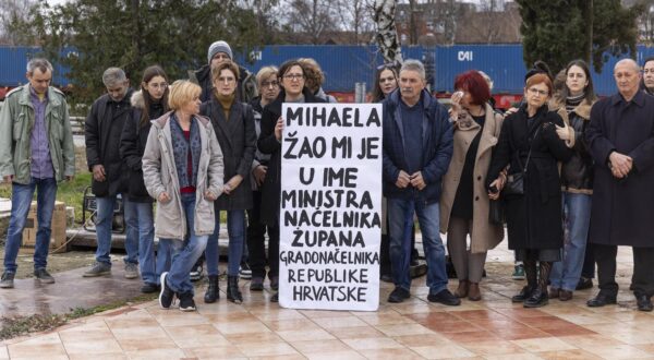 24.02.2024., Osijek - Udruga Adela odrzat je na parkiralistu kod zeljeznickog kolodvora akciju "Kava za zenska prava" na kojoj su podsjetili na sve ono sto je nacelnik osjecko-baranjske Policijske uprave Ladislav Bece rekao na sjednici Gradskog vijeca 28. rujna 2023. prilikom predstavljanja izvjesca o stanju sigurnosti u Osijeku tjedan dana nakon ubojstva Mihaele Berak, kada se "osvrnuo" i na taj slucaj. Photo: Davor Javorovic/PIXSELL