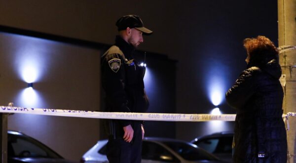 25.11.2023., Zagreb - Popodne oko 17.25 sati Aninoj ulici doslo je do eksplozije u dvoristu zgrade. Uslijed navedene eksplozije ostecen je jedan osobni automobil i procelje zgrade, dok ozlijedjenih osoba nema. Slijedi ocevid. Photo: Emica Elvedji/PIXSELL