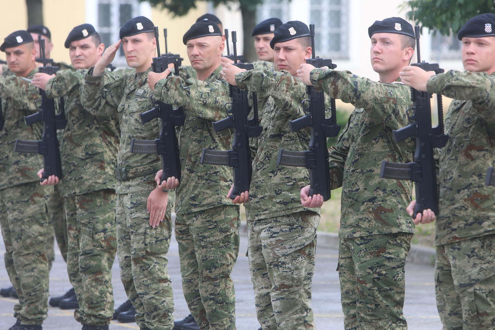26.05.2023., Karlovac - Ministar obrane RH Mario Banozic nazocio je obiljezavanju Dana Hrvatske kopnene vojske u Karlovcu.  Dan Hrvatske kopnene vojske obiljezen je polaganjem vijenca ispred Zapovjednistva Hrvatske kopnene vojske, nakon cega je odrzana svecana akademija na kojoj su urucena promaknuca, odlikovanja, pohvale i nagrade pripadnicima Hrvatske kopnene vojske u prigodi obiljezavanja Dana Hrvatske vojske, Dana Hrvatske kopnene vojske i 32. obljetnice ustrojavanja Hrvatske vojske. Photo: Kristina Stedul Fabac/PIXSELL