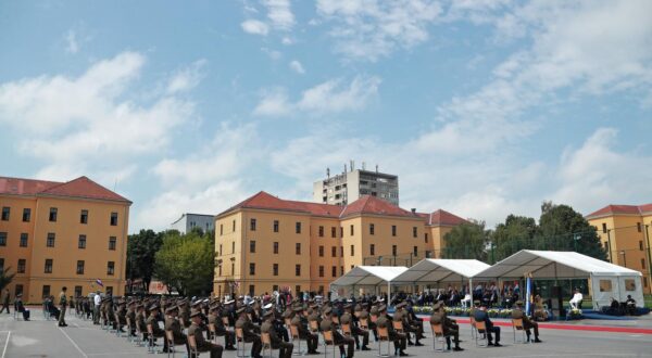 26.06.2020., Zagreb - Hrvatsko vojno uciliste, vojarna "Petar Zrinski". Svecana promocija polaznika vojnih skola Hrvatskog vojnog ucilista Dr. Franjo Tudjman (Visoke docasnicke izobrazbe, Temeljne casnicke izobrazbe i pilota, Zapovjedno-stozerne skole "Blago Zadro" i Ratne skole "Ban Josip Jelacic") za potrebe Hrvatske vojske. Na promociji su diplome primili 177 polaznika vojnih skola Hrvatskog vojnog ucilista Dr. Franjo Tudjman. Photo: Sanjin Strukic/PIXSELL