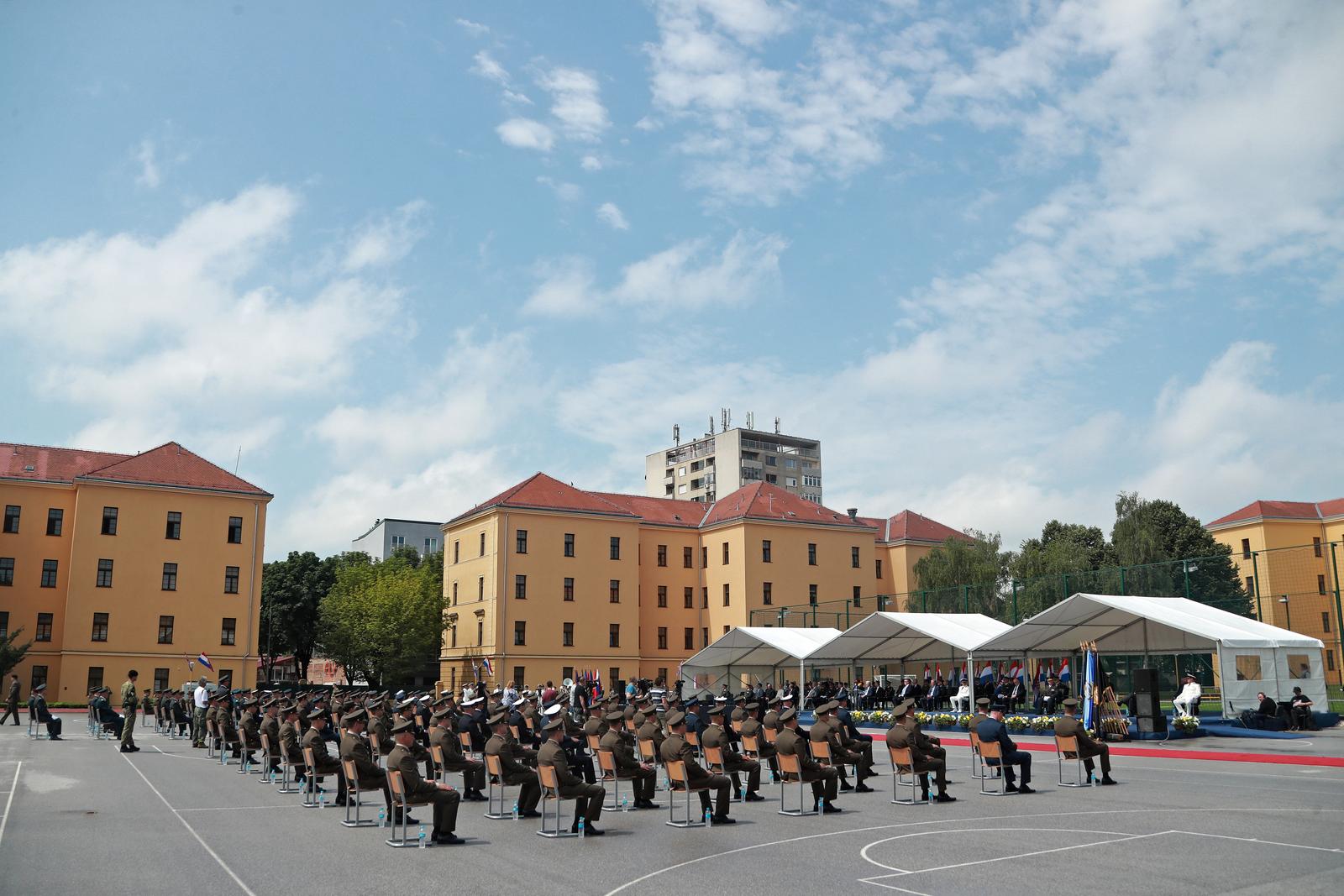 26.06.2020., Zagreb - Hrvatsko vojno uciliste, vojarna "Petar Zrinski". Svecana promocija polaznika vojnih skola Hrvatskog vojnog ucilista Dr. Franjo Tudjman (Visoke docasnicke izobrazbe, Temeljne casnicke izobrazbe i pilota, Zapovjedno-stozerne skole "Blago Zadro" i Ratne skole "Ban Josip Jelacic") za potrebe Hrvatske vojske. Na promociji su diplome primili 177 polaznika vojnih skola Hrvatskog vojnog ucilista Dr. Franjo Tudjman. Photo: Sanjin Strukic/PIXSELL