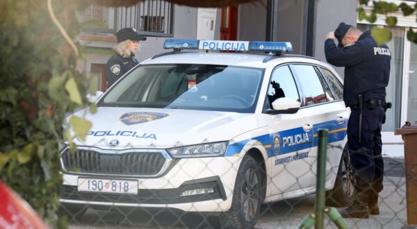 25.11.2023., Zagreb -U zagrebackom naselju Rudes u Aninoj ulici sinoc je doslo do eksplozije u dvoristu jedne zgrade. Policijski ocevid nastavljen je i u jutarnjim satima. U dvoriste su bacene dvije rucne bombe. Photo: Emica Elvedji/PIXSELL