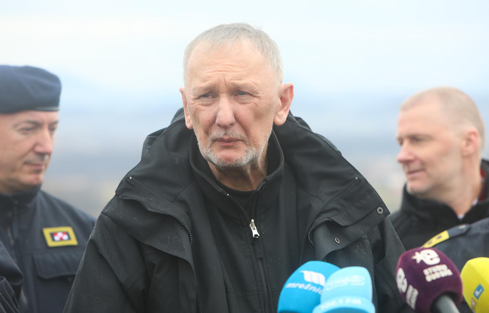 27.02.2024.,  Krnjak -  Potpredsjednik Vlade i ministar unutarnjih poslova RH dr. sc. Davor Bozinovic obisao je policijske sluzbenike na podrucju Policijske uprave karlovacke koji rade na zastiti drzavne granice i suzbijanju nezakonitih migracija uz podrucje granicne crte s Bosnom i Hercegovinom. Photo: Kristina Stedul Fabac/PIXSELL
