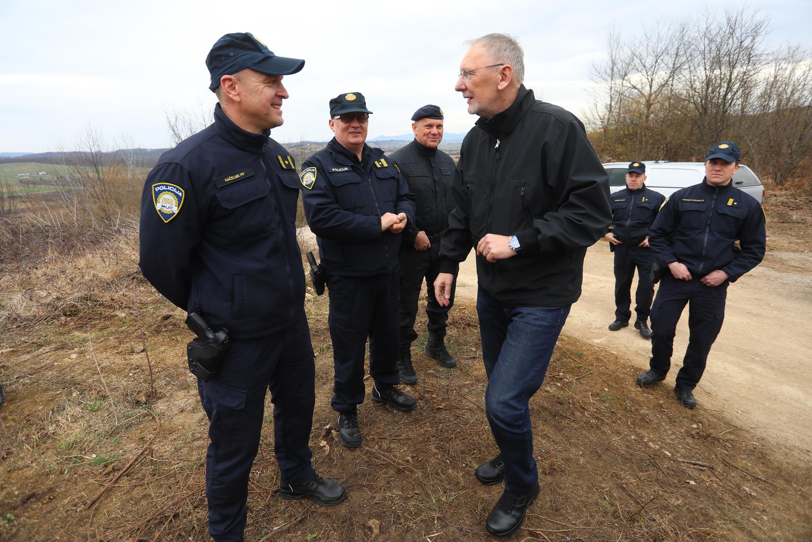 27.02.2024.,  Krnjak -  Potpredsjednik Vlade i ministar unutarnjih poslova RH dr. sc. Davor Bozinovic obisao je policijske sluzbenike na podrucju Policijske uprave karlovacke koji rade na zastiti drzavne granice i suzbijanju nezakonitih migracija uz podrucje granicne crte s Bosnom i Hercegovinom. Photo: Kristina Stedul Fabac/PIXSELL