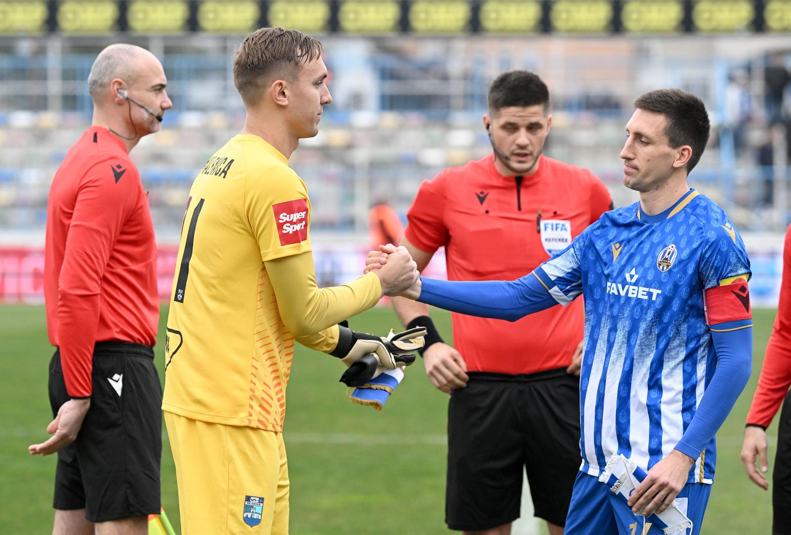 27.02.2024., stadion Zagreb, Zagreb - Utakmica 1/4 finale hrvatskog nogometnog kupa NK Lokomotiva - NK Osijek. Marko Malenica, Mateo Maric. Photo: Marko Lukunic/PIXSELL