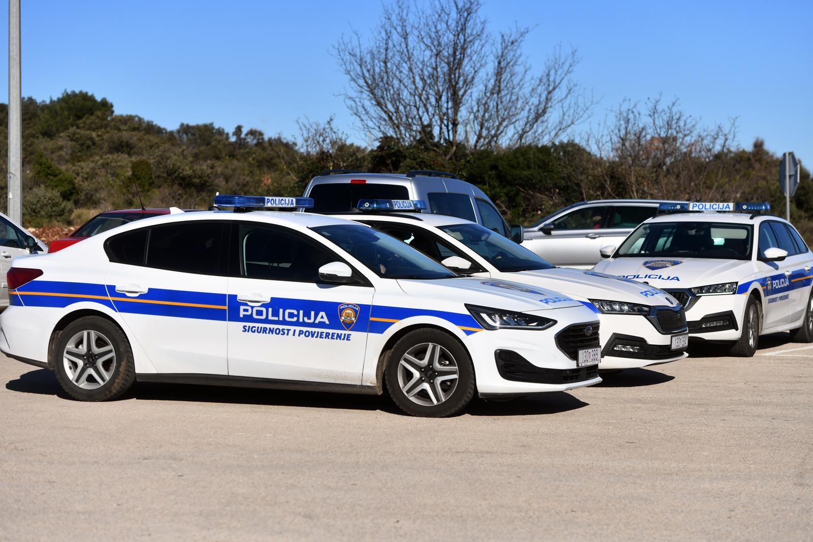 28.01.2024., Sibenik - Mirni prosvjed mjestana Zatona i Rasline na Sibenskom mostu zbog pocetka radova na Jadranskoj magistrali i spoju ceste koja vodi u spomenuta mjesta. Photo: Hrvoje Jelavic/PIXSELL