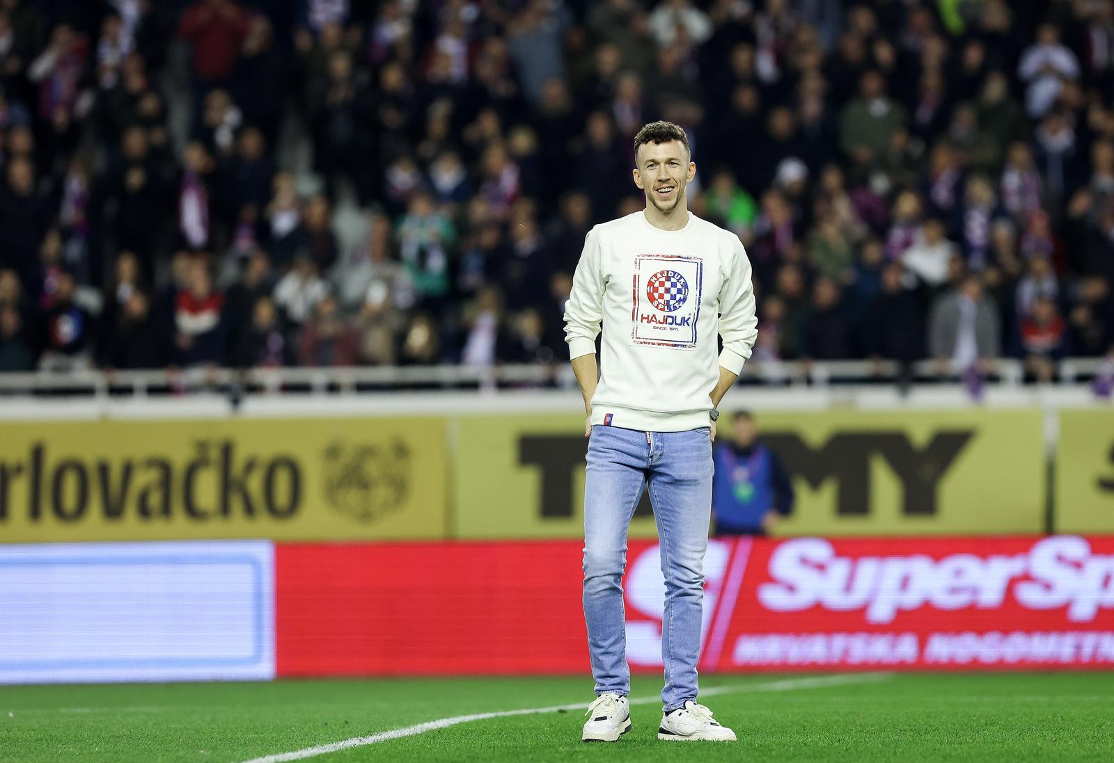 28.01.2024., Split- Stadio Poljud, 20. kolo SuperSport HNL: Hajduk - Rijeka
Ivan Perisic i Josip Brekalo pozdravili su navijace prije pocetka utakmice Photo: Ivana Ivanovic/PIXSELL