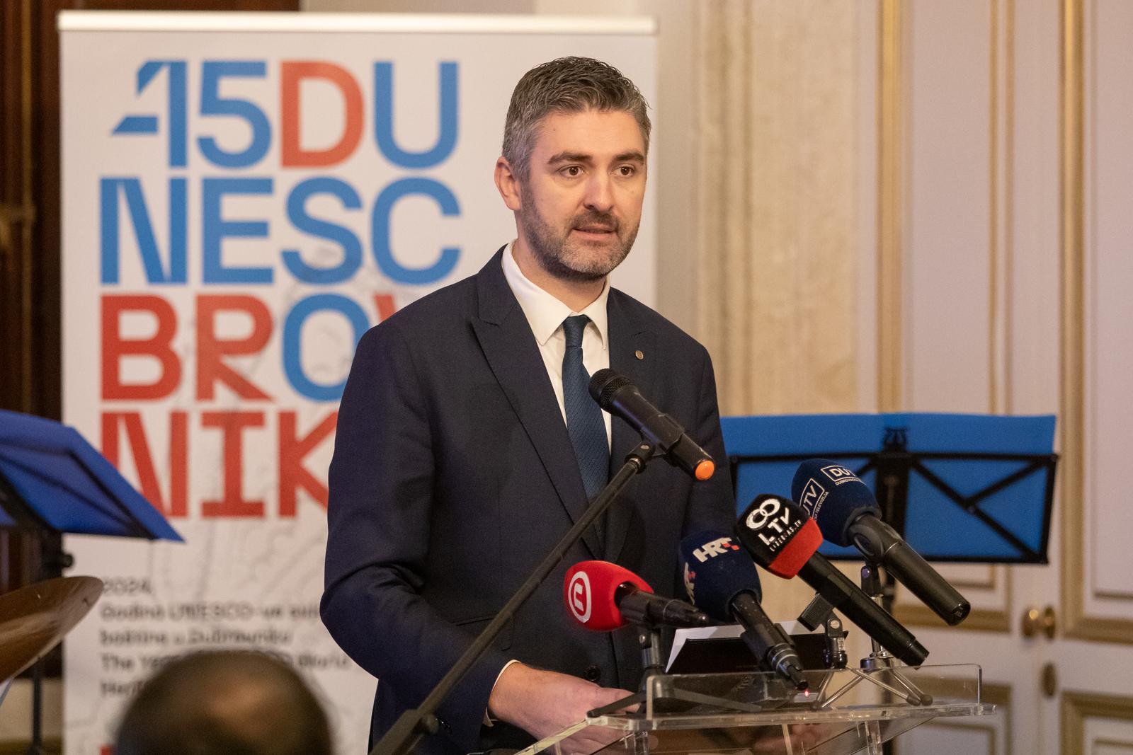 29.01.2024., Knezev door, Dubrovnik - Obiljezavanje 45. obljetnice ukljucenja Grada na UNESCO-vu listu svjetske bastine, 15. obljetnicu ukljucenja Feste sv. Vlaha na listu nematerijalne svjetske bastine i ukljucenja arhivskih fondova Dubrovacke Republike na UNESCO-vu listu Sjecanja svijeta. gradonacelnik Dubrovnika Mato Frankovic Photo: Grgo Jelavic/PIXSELL