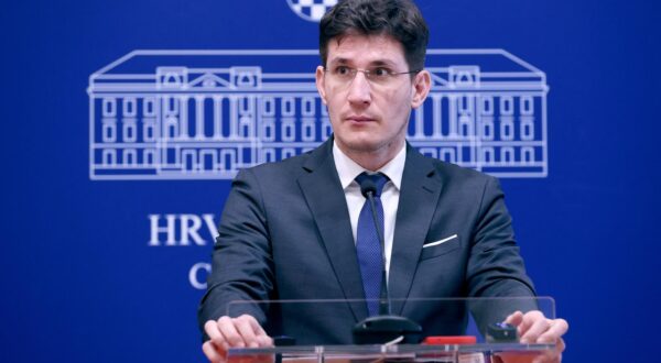 30.01.2024., Zagreb - Na konferenciji za medije Kluba zastupnika Mosta odrzanoj u Saboru o temi „"Vladajuci guraju Zigmana pod svaku cijenu, iako mu Odbor za financije nije dao zeleno svjetlo" govorio je Zvonimir Troskot.
 Photo: Patrik Macek/PIXSELL