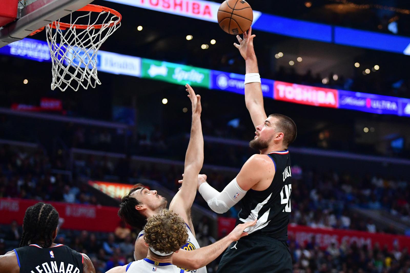Dec 2, 2023; Los Angeles, California, USA; Los Angeles Clippers center Ivica Zubac (40) shoots against Golden State Warriors forward Dario Saric (20) during the second half at Crypto.com Arena. Mandatory Credit: Gary A. Vasquez-USA TODAY Sports Photo: Gary A. Vasquez/REUTERS