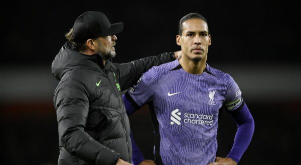 Soccer Football - Premier League - Arsenal v Liverpool - Emirates Stadium, London, Britain - February 4, 2024 Liverpool manager Juergen Klopp and Virgil van Dijk look dejected after the match REUTERS/Tony Obrien NO USE WITH UNAUTHORIZED AUDIO, VIDEO, DATA, FIXTURE LISTS, CLUB/LEAGUE LOGOS OR 'LIVE' SERVICES. ONLINE IN-MATCH USE LIMITED TO 45 IMAGES, NO VIDEO EMULATION. NO USE IN BETTING, GAMES OR SINGLE CLUB/LEAGUE/PLAYER PUBLICATIONS. Photo: TONY OBRIEN/REUTERS