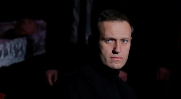 FILE PHOTO: Russian opposition leader Alexei Navalny pays respect to founder of Russia's oldest human rights group and Sakharov Prize winner Lyudmila Alexeyeva in Moscow, Russia December 11, 2018. REUTERS/Maxim Shemetov/File Photo Photo: MAXIM SHEMETOV/REUTERS
