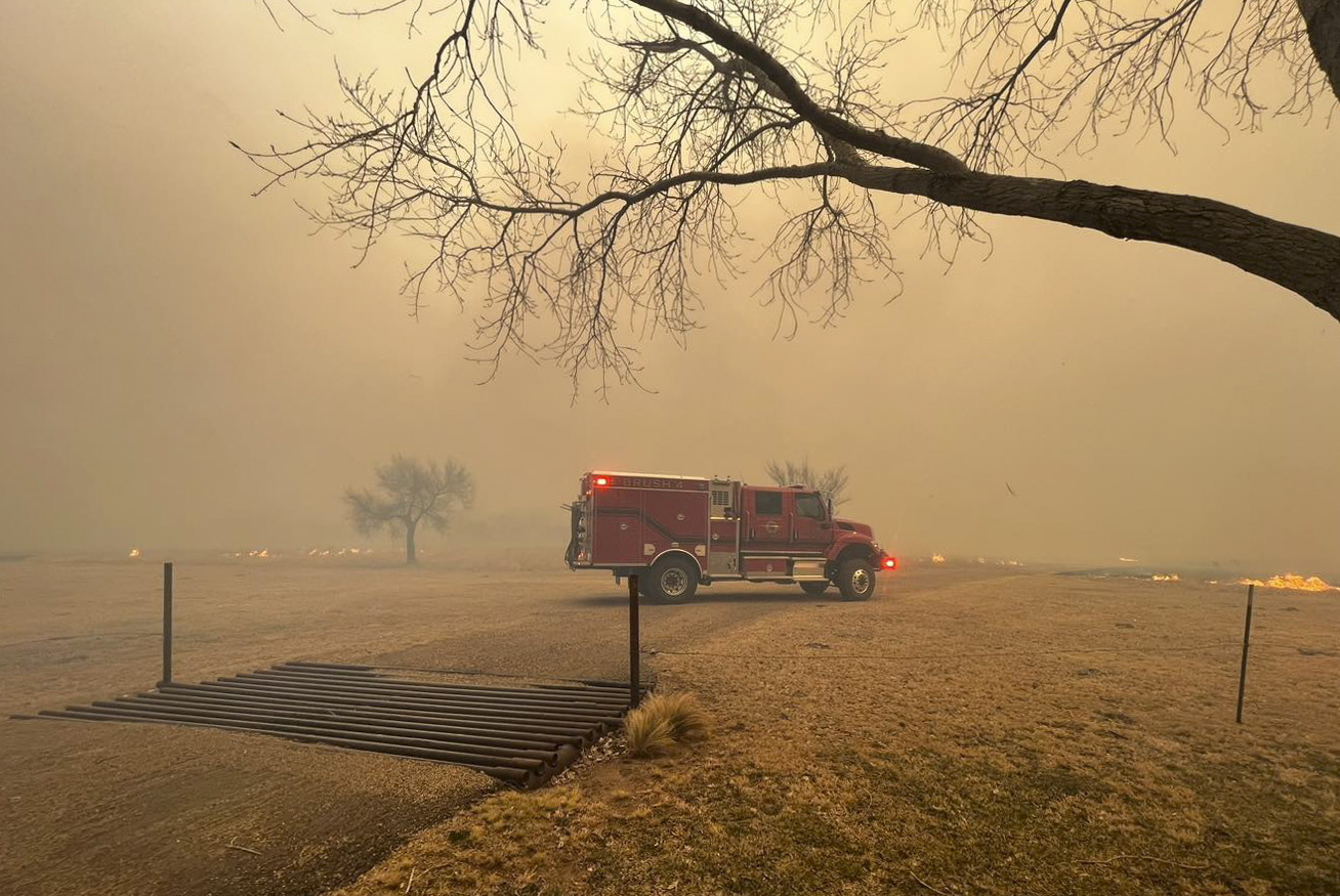 epa11187646 A handout photo made available by the  Greenville, Texas Fire-Rescue while helping to contain a wildfire in the panhandle region of Texas, USA, 27 February 2024 (issued 28 February 2024). The fire is affecting 500,000 acres of land and is the second largest fire in Texas history.  EPA/GREENVILE, TX FIRE-RESCUE HANDOUT  HANDOUT EDITORIAL USE ONLY/NO SALES HANDOUT EDITORIAL USE ONLY/NO SALES