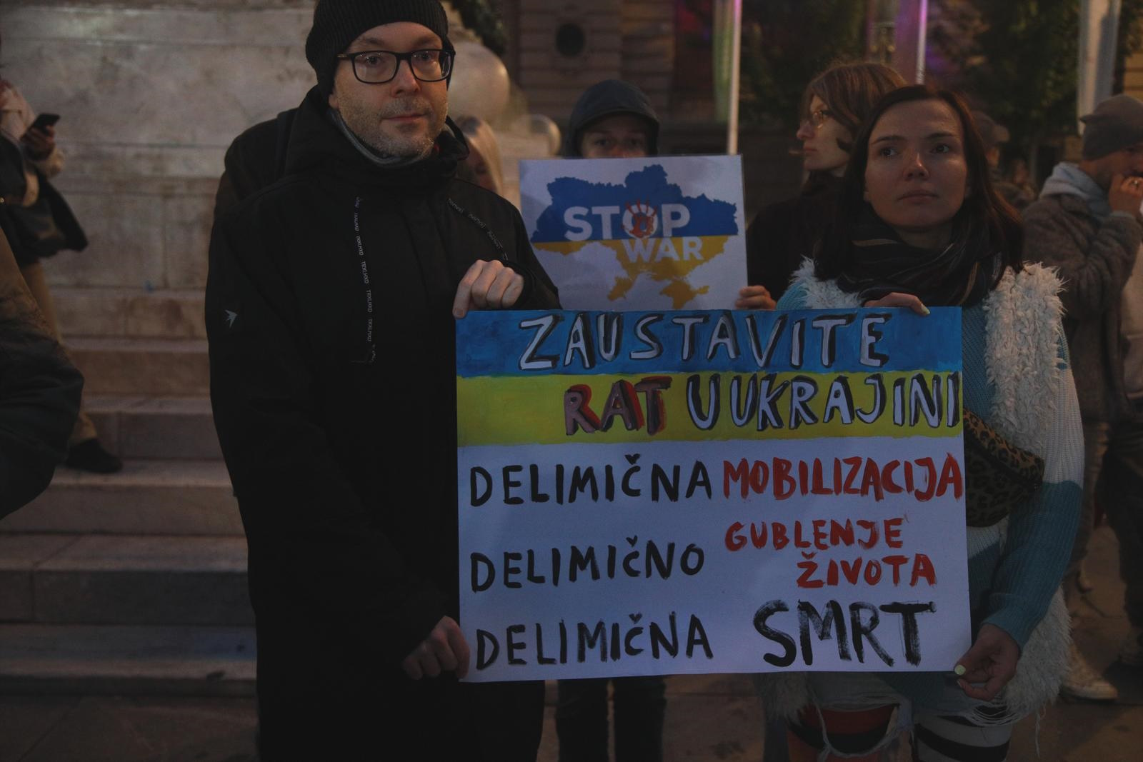 21, September, 2022, Belgrade - On Republic Square, a group of Russians, Ukrainians, Belarusians and Serbs held a protest meeting together against the war on the occasion of the mobilization announced by Russian President Vladimir Putin. Photo: Milos Tesic/ATAImages

21, septembar, 2022, Beograd - Na Trgu Republike odrzan je protestni skup grupe Rusi, Ukrajinci, Belorusi i Srbi zajedno protiv rata povodom mobilizacije koju je najavio ruski predsednik Vladimir Putin. Photo: Milos Tesic/ATAImages Photo: Milos Tesic/ATAImages/PIXSELL