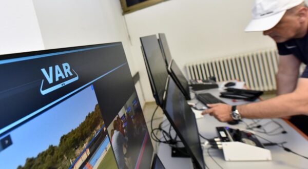 20.07.2020., Sibenik - Na sibenskom stadionu Subicevac vrse se posljednje testiranje i licenciranje VAR tehnologije za finale kupa Hrvatske koje ce 1.kolovoza igrati Rijeka i Lokomotiva.rPhoto: Hrvoje Jelavic/PIXSELL