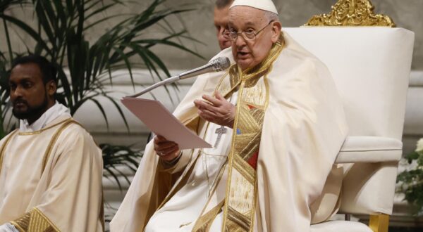 epa11121316 Pope Francis celebrates a Mass with members of religious institutions on the occasion of the celebration of the World Day of Consecrated Life in St. Peter's Basilica at the Vatican, 02 February 2024.  EPA/FABIO FRUSTACI