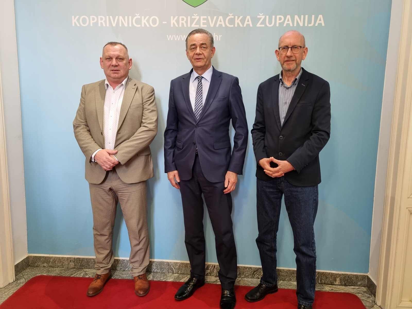 Koprivnica, 27.02.2024. - Predsjednik Upravnog odbora Hrvatske zajednice općina Božo Lasić poručio je u utorak da ukidanje općina ne bi imalo smisla, već bi ih trebalo podijeliti na velike i male. Na slici Siniša Pavlović, Darko Koren, Božo Lasić. foto HINA/ tm