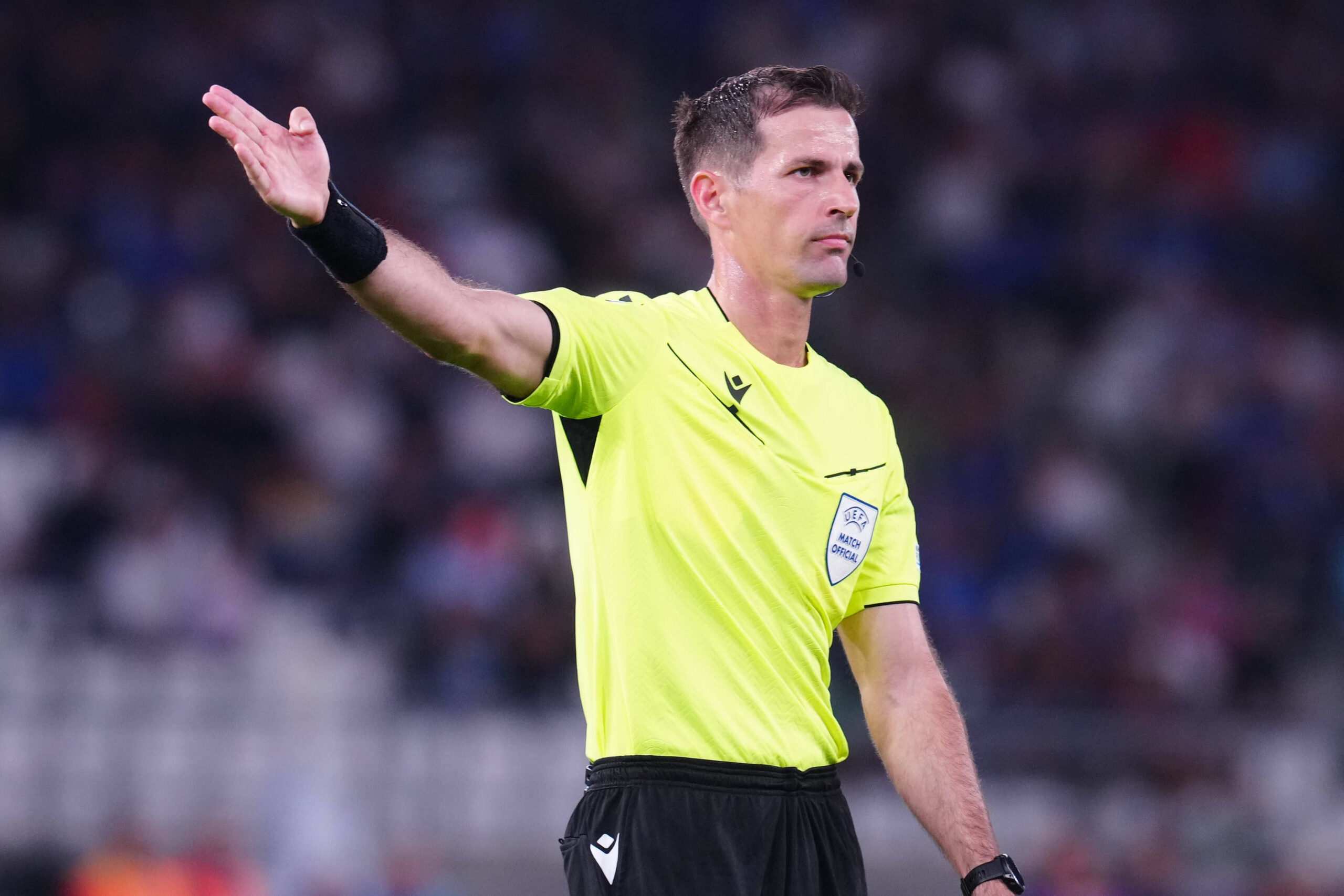 BARI, ITALY - OCTOBER 14: the referee Duje Strukan during the Euro 2024 Qualifier match between Italy and Malta at Stadio San Nicola on October 14, 2023 in Bari, Italy Copyright: xFotoagenziax