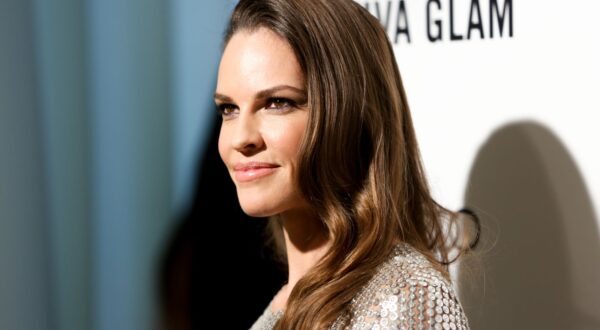 Hillary Swank arrives at the 2016 Elton John AIDS Foundation Oscar Viewing Party at West Hollywood Park on Sunday, Feb. 28, 2016, in West Hollywood, Calif. (Photo by Rich Fury/Invision/AP)