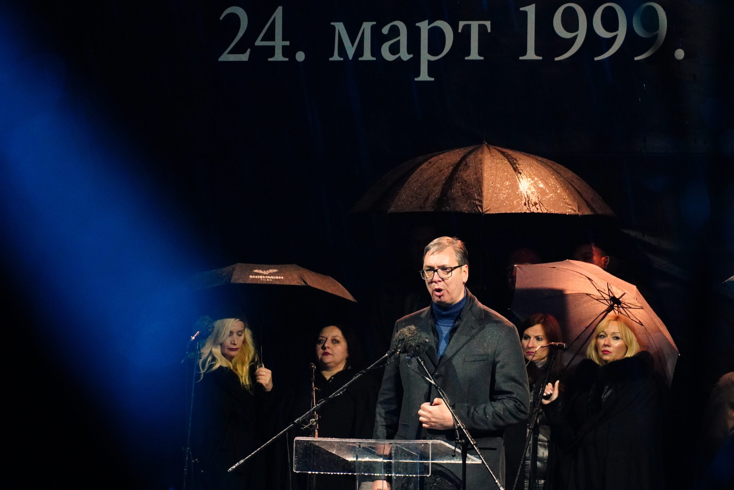 Beograd/Prokuplje, 24.3.2024.- Pokuali su nam raskomadati zemlju, a prolo je 25 godina i jo se ne damo, ne pristajemo na komadanje Srbije, poruèio je u nedjelju naveèer srbijanski predsjednik Aleksandar Vuèiæ na dravnoj komemoraciji u povodu 25. obljetnice poèetka bombardiranja pod vodstvom NATO-a. 
foto HINA/ TANJUG/ VLADIMIR PORÈIÆ/ ua