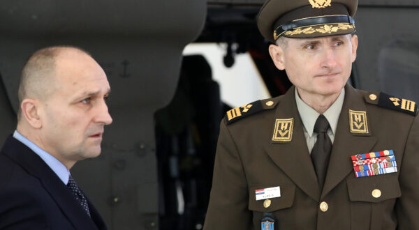 Zagreb, 13.03.2024. - Potpisivanje Ugovora o nabavi dodatnih osam helikoptera UH-60M Black Hawk izmeðu Vlade RH i Vlade SAD-a. Na fotografiji potpredsjednik Vlade i ministar obrane Ivan Anuiæ, naèelnik GS OSRH general-pukovnik Tihomir Kundid. foto HINA/ Lana SLIVAR DOMINIÆ/ lsd