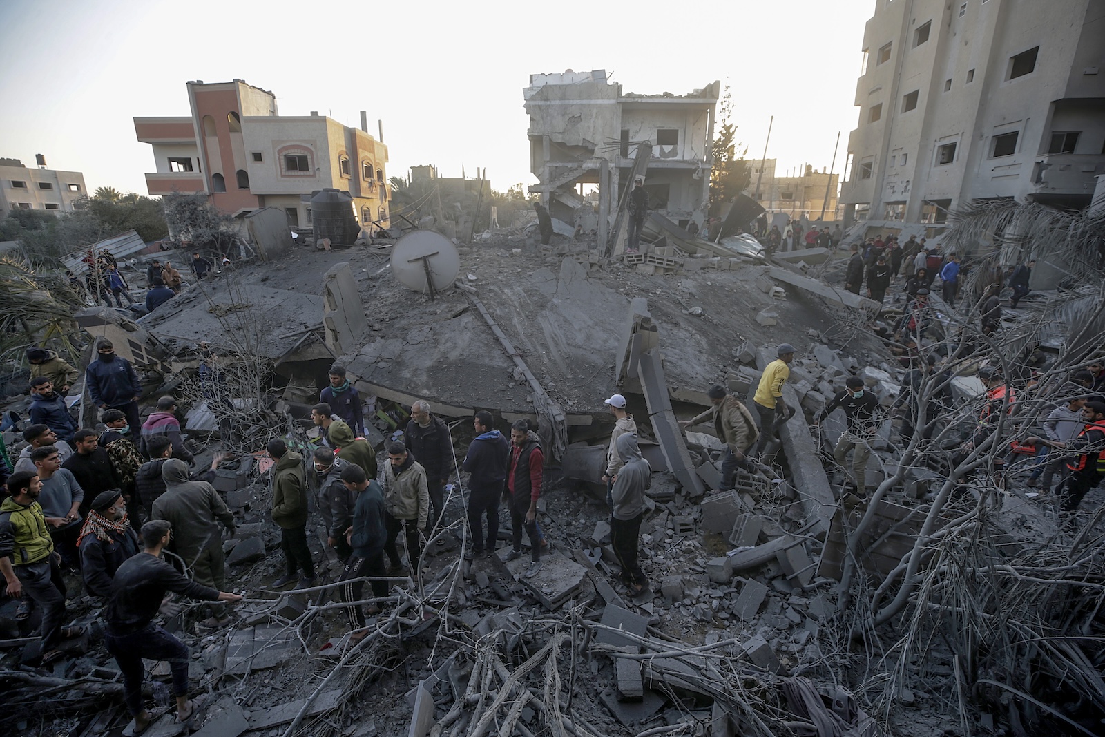 epa11168509 Palestinians search for bodies and survivors among the rubble following Israeli airstrikes on the west of Al Nusairat refugee camp, southern Gaza Strip, 20 February 2024. More than 29,000 Palestinians and at least 1,300 Israelis have been killed, according to the Palestinian Health Ministry and the Israel Defense Forces (IDF), since Hamas militants launched an attack against Israel from the Gaza Strip on 07 October, and the Israeli operations in Gaza and the West Bank which followed it.  EPA/MOHAMMED SABER