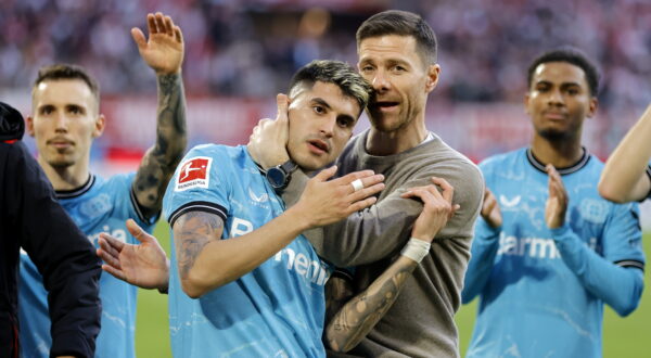 Xabi Alonso i Josip Stanišić (photo: EPA/RONALD WITTEK)