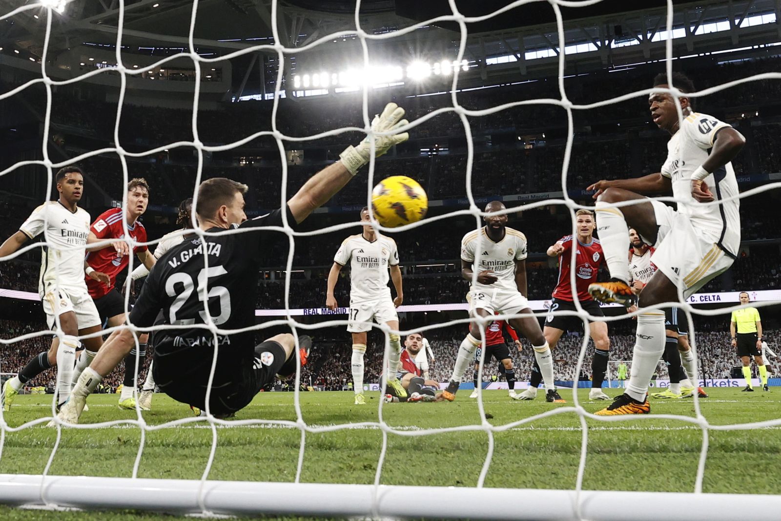 epa11211919 Real Madrid's Vinicius Jr. (R) scores the 1-0 goal during the Spanish LaLiga soccer match between Real Madrid and Celta de Vigo, in Madrid, Spain, 10 March 2024.  EPA/Chema Moya