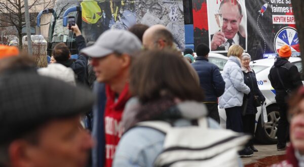 epa11226107 People protest against the Russian presidential elections and President Putin as Russian in Latvia wait in line on last day of voting in the Russian presidential election at the same embassy in Riga, Latvia, 17 March 2024. The Russian presidential election vote takes place between 15 and 17 March. Four candidates registered by the Central Election Commission of the Russian Federation are vying for the post of head of state: Leonid Slutsky, Nikolai Kharitonov, Vladislav Davankov and Vladimir Putin.  The team of late Russian opposition leader Alexei Navalny had called Russians to show their opposition to the elections and President Putin, by crowding voting centers on 17 March at midday. The protest was named 'Noon Against Putin'.  EPA/TOMS KALNINS