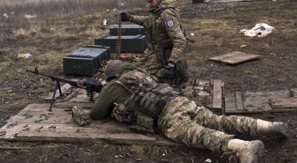 epa11228418 Ukrainian servicemen from the assault unit of the 72nd Mechanized Brigade named after the Black Zaporozhians take part in military training at an undisclosed location near the frontline, Donetsk region, eastern Ukraine, 18 March 2024, amid the Russian invasion. Russian troops entered Ukraine in February 2022 starting a conflict that has provoked destruction and a humanitarian crisis.  EPA/OLGA KOVALOVA