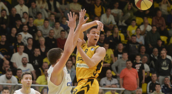 Split, 22. 03. 2024.  - Susret 24. kola regionalne ABA lige Split - Cibona.Na slici Lovre Runjić. foto HINA/ Mario STRMOTIĆ/ ms