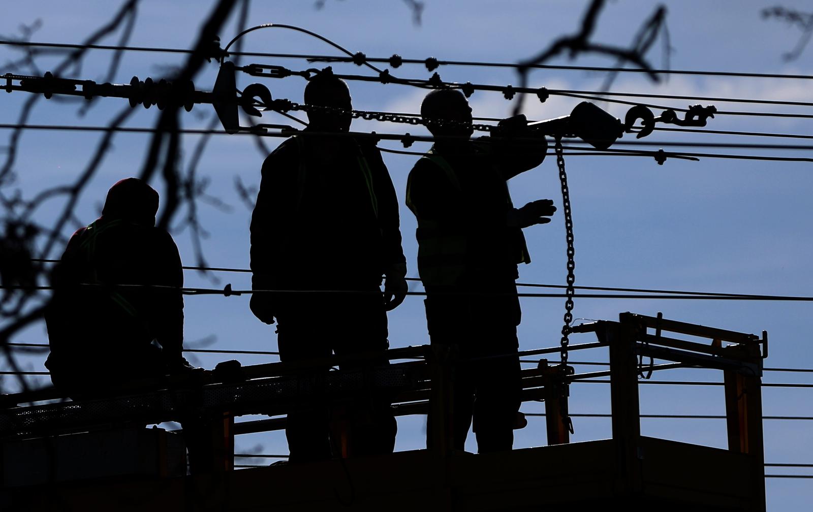 16.02.2024., Zagreb - Glavni kolodvor. Radovi na elektricnim vodovima hrvatskih zeljeznica. Photo: Sanjin Strukic/PIXSELL