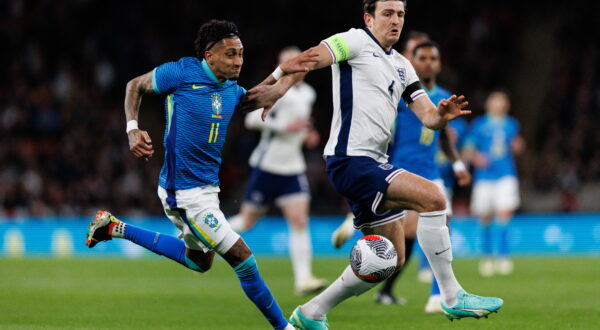 epa11239774 Harry Maguire of England in action against Raphinha of Brazil during the friendly international soccer match between England and Brazil in London, Britain, 23 March 2024.  EPA/TOLGA AKMEN