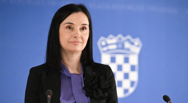 01.03.2024., Zagreb - Ministrica poljoprivrede Marija Vuckovic dala je izjavu medijima nakon sastanka s poljoprivrednicima u Nacionalnoj i sveucilisnoj knjiznici. Photo: Davorin Visnjic/PIXSELL