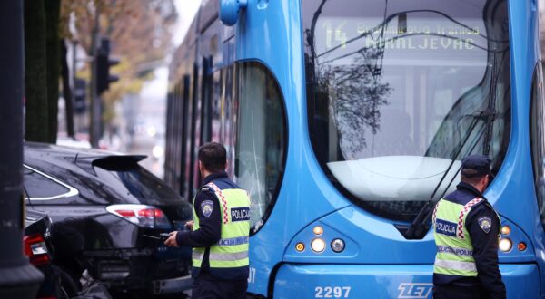 Zagreb: Travaj i osobno vozilo sudjelovali u nesreći u Draškovićevoj 03.11.2018., Zagreb - U prometnoj nesreci u Draskovicevoj ulici kod broja 15 sudjelovali tramvaj i osobno vozilo. Photo: Igor Soban/PIXSELL