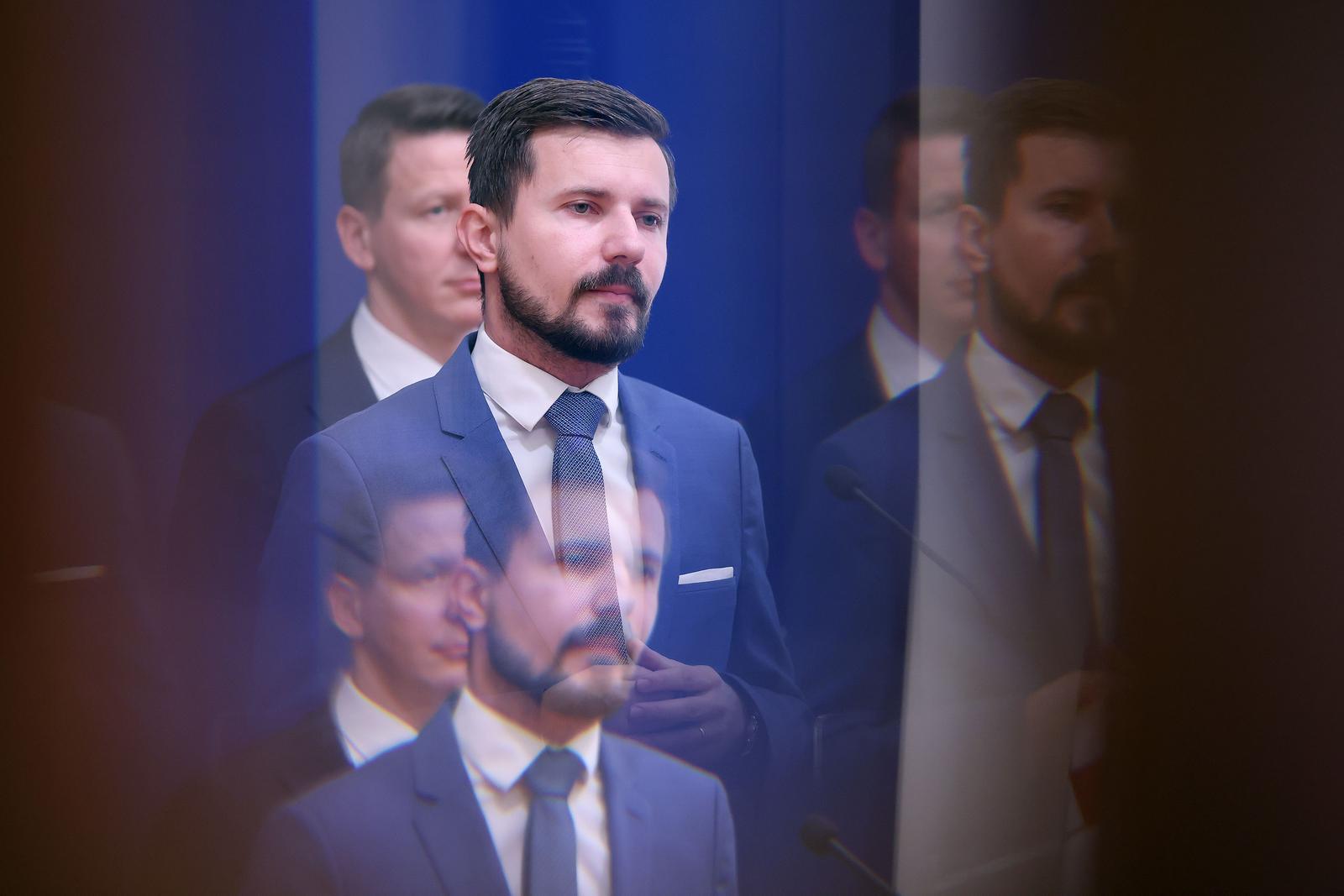 04.03.2024., Zagreb - Na konferenciji za medije Fokusa odrzanoj u Saboru o temi  "Lex AP drugi put: HDZ i Plenkovic i dalje ustraju na cenzuri losih vijesti za Vladu“ govorili su Dario Zurovec, Damir Bajs i Davor Nadji. Photo: Patrik Macek/PIXSELL