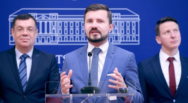 04.03.2024., Zagreb - Na konferenciji za medije Fokusa odrzanoj u Saboru o temi  "Lex AP drugi put: HDZ i Plenkovic i dalje ustraju na cenzuri losih vijesti za Vladu“ govorili su Dario Zurovec, Damir Bajs i Davor Nadji. Photo: Patrik Macek/PIXSELL