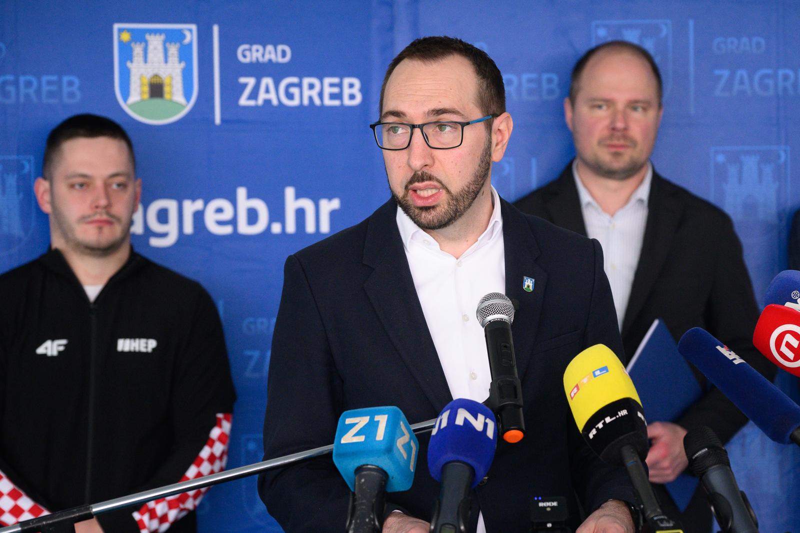 04.03.2024., Zagreb, Lucko - Gradonacelnik Grada Zagreba Tomislav Tomasevic i zamjenici gradonacelnika Danijela Dolenec i Luka Korlaet obisli su gimnasticku dvoranu Lucko, novi sportski prostor u vlasnistvu Grada Zagreba. Dogadjaju je prisustvovao i najtrofejniji hrvatski i zagrebacki gimnasticar Tin Srbic. Tomislav Tomasevic.
 Photo: Davor Puklavec/PIXSELL