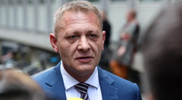 05.03.2024., Zagreb - Dolazak na sastanak u sredisnjicu SDP-a na koji su pozvani pripadnici devet politickih stranaka od centra na lijevo. Glavna tema je kako se organizirati i zajednicki izaci na izbore. Kreso Beljak. Photo: Goran Stanzl/PIXSELL
