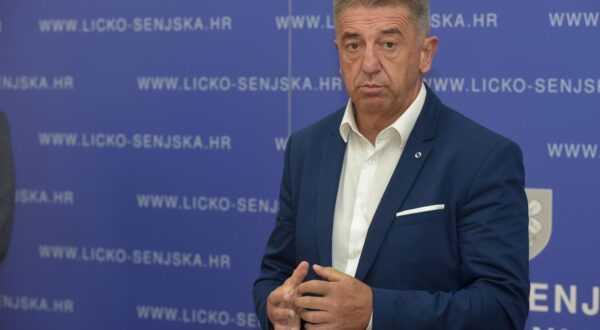05.06.2020., Gospic - Zupan Licko-senjski Darko Milinovic odrzao je konferenciju za medije sa uzim sastavom Stozera civilne zastite Licko-senjske zupanije. rPhoto: Dino Stanin/PIXSELL