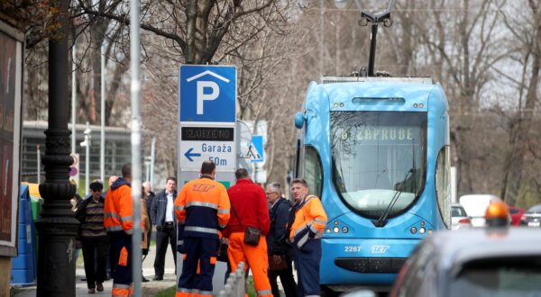 06.03.2024., Zagreb - Tramvaj linije 8 kod Langovog trga naletio je na musku osobu koja se nalazila na tracnicama. Intervencijom vatrogasaca osoba je spasena te prevezena u bolnicu. Photo: Slavko Midzor/PIXSELL
