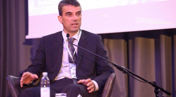 06.10.2020., Zagreb - Konferencija Smart Industry u hotel Hilton Garden INN. Panel diskusija: Hrvatski Smart Industry - kako intenzivirati suradnju gospodarstva, sveucilista i javne uprave. Alen Host.rPhoto: Matija Habljak/PIXSELL