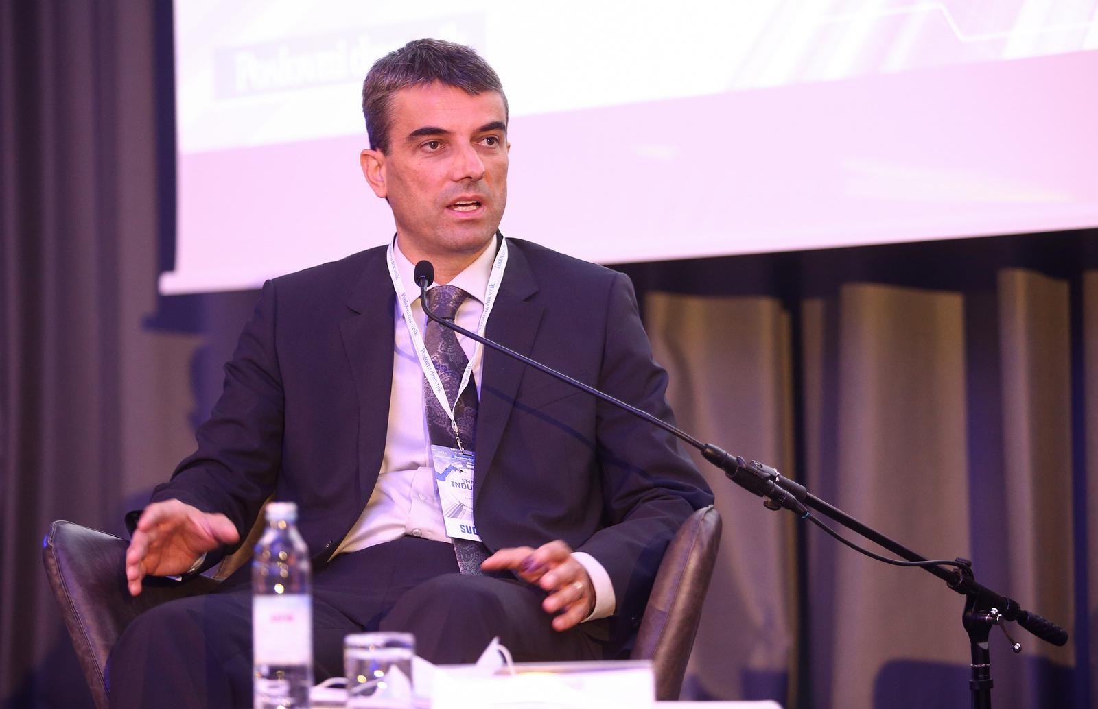 06.10.2020., Zagreb - Konferencija Smart Industry u hotel Hilton Garden INN. Panel diskusija: Hrvatski Smart Industry - kako intenzivirati suradnju gospodarstva, sveucilista i javne uprave. Alen Host.rPhoto: Matija Habljak/PIXSELL