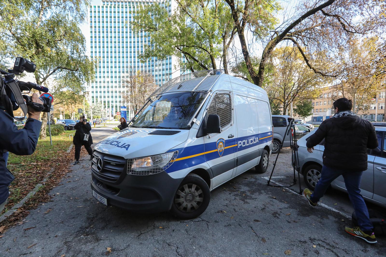 08.11.2023., Zagreb - Policija dovodi na saslusanje osumnjicene osobe za koje se sumnja da su sudjelovale u zlouporabama na Geodetskom fakultetu u zgradu Ureda europskog javnog tuzitelja (EPPO) u Savskoj ulici. Photo: Robert Anic/PIXSELL
